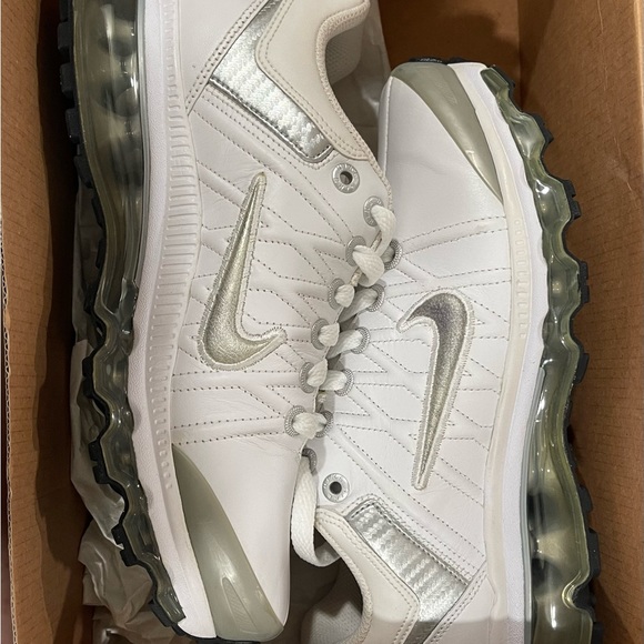 **FLASH  SALE** 
NIKE AIR MAX 2009 White Leather NEVER WORN - Size 6.5 -NO BOX - Picture 3 of 6